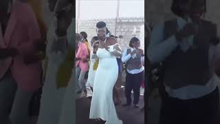 Download lagu Bride sings on her wedding.#shorts mp3