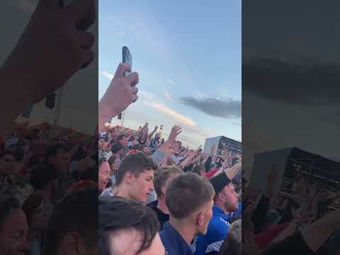 Oh sit down! The iconic JAMES smashing it at Y NOT festival. Ace day reporting from the peaks ⚡️