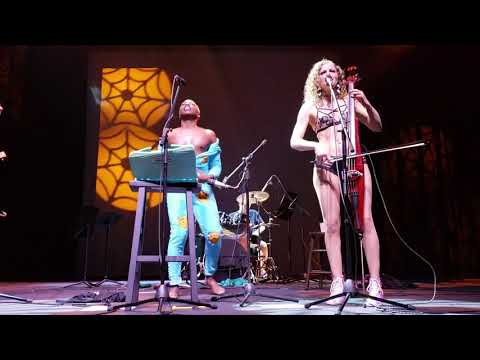 Jarvis Derrell performing with The Skivvies!