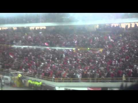 "Como siempre alentando a Independiente Santa Fe" Barra: La Guardia Albi Roja Sur • Club: Independiente Santa Fe