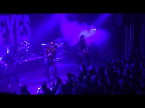 69 Eyes Hanover 18.11.16 Jyrki introducing Shallow Graves