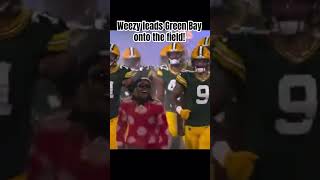 🏈🎤Rapper Lil Wayne leads the NFL Green Bay Packers onto the field vs the Detroit Lions! #nfl