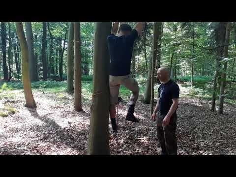 Ein Seil hoch klettern, mit Prusik-Knoten (Prusiken)