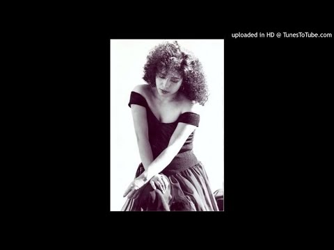 Thể hiện bởi Julie