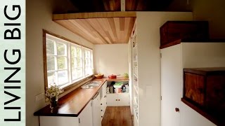 Stunning DIY Cottage-Style Tiny House