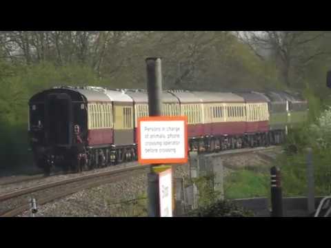 47805 + 47501 pass tackley working 1Z29 crewe to oxford private charter 21/04/18`