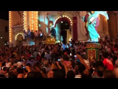 St Gaetan - San Gejtanu - Hamrun Feast Malta 2013 - Statue Fall