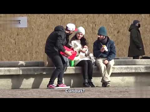 Street warming experiment: giving people Christmas gifts