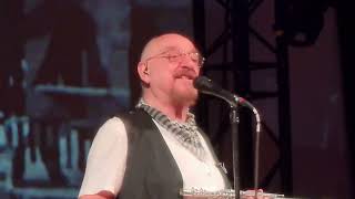 JETHRO TULL  am  9.11.2022 ..In  München Zirkus Krone  .. Ian Anderson  💕 mit 76 Jahren ( RESPEKT 👍)