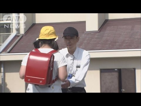 突然、不審者が現れたら・・・足立区の小学校で対応訓練(15/07/11)