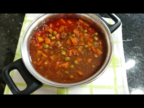 ( Bazella w riz ) lebanese food carrots , green peas