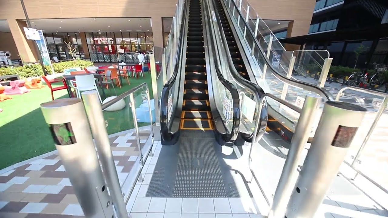 【フジテック製】そよら鈴鹿白子　昇りエスカレーター