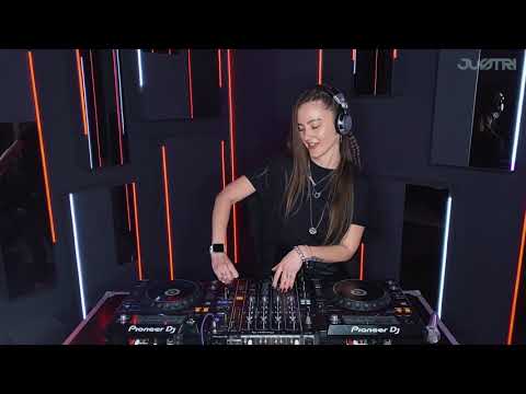 Justri - Live DJ mix from LED Family Studio