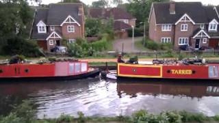 preview picture of video 'Unusual Canal Boat in Aldermaston Wharf'