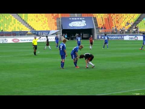 110910 she is lucky 2... JUNSU , mom.. why not me?