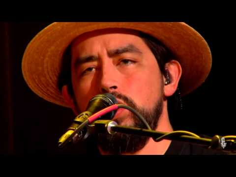 Jackie Greene - Trust Somebody (eTown webisode #973)