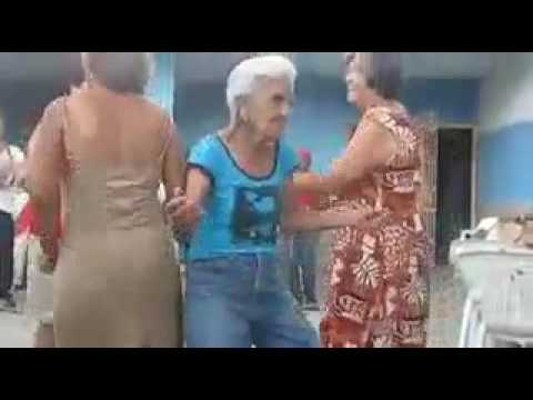 La vecchia che balla