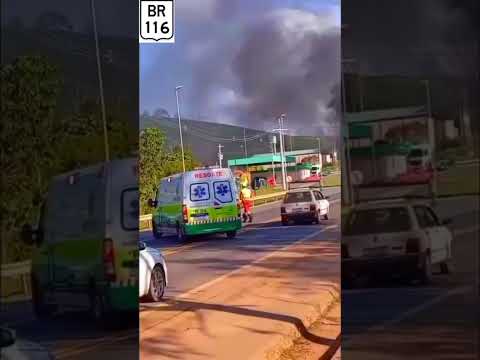 Carreta teve inicio de incêndio na BR 116 em Santa Bárbara do Leste MG.