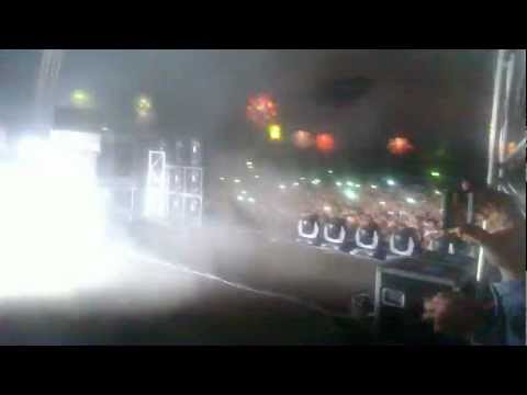 DAVID GUETTA! Arrival @Creamfields Melbourne 2012! Hear the crowd roar ;)