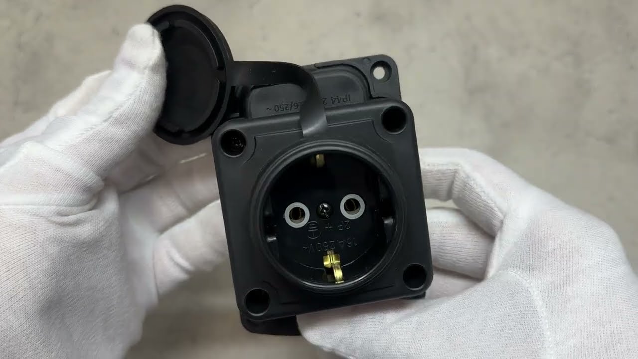 Колодка Violux каучук настенная с заземлением с крышкой IP44 930640