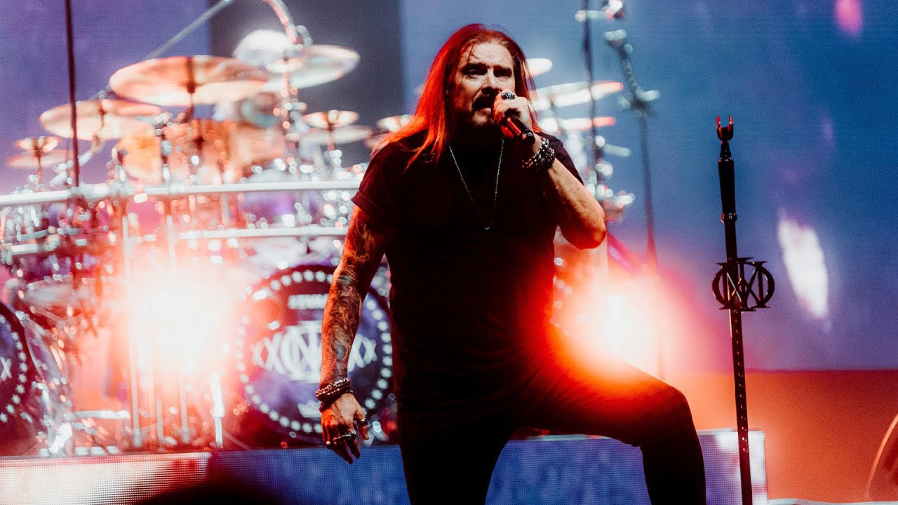 Dream Theater - Overture 1928 / Strange Déjà Vu (Quarantième Live à Paris) - YouTube