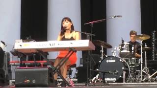 Dami Im - Beauty in the world at John Legend&#39;s tour [Hunter Valley]