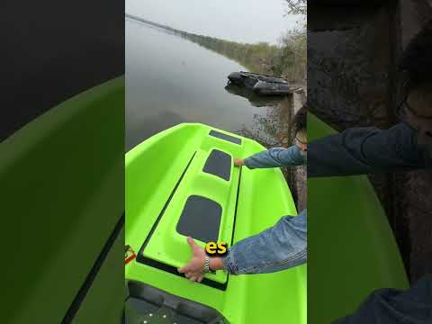 Construyeron la moto acuática más pequeña, inusual y rápida