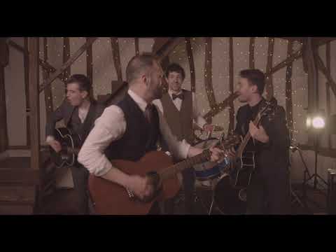 Contemporary Acousitc Roaming Band | The Alibis - Budapest