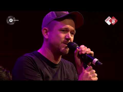 Johnny de Mol - 'Mama' live bij Muziekcafé