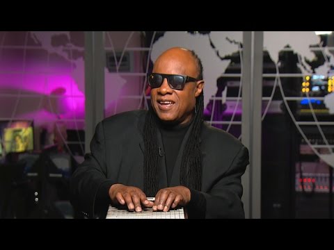 Stevie Wonder performs "Purple Rain" tribute for Prince