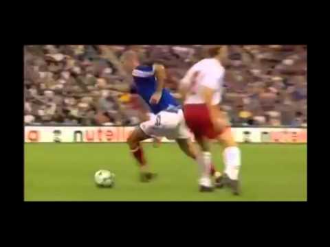 Pha khống chế bóng kinh điển của Zidane.