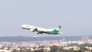 [問卦] 桃園機場的飛機起飛好震撼