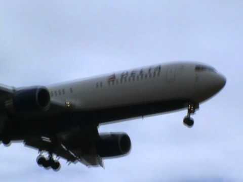 Delta N178DN landing at Ferihegy