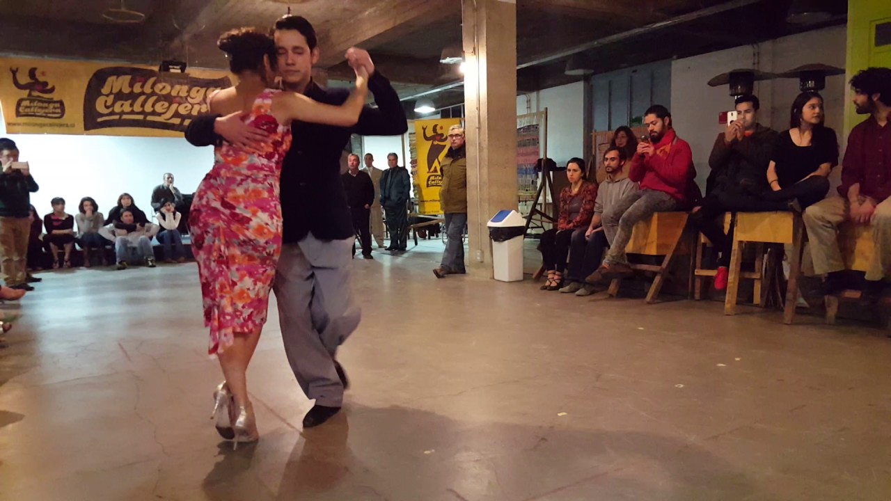 Baila Mariana Alejandra & Omar Aguilera - Milonga Callejera 17/6/2017