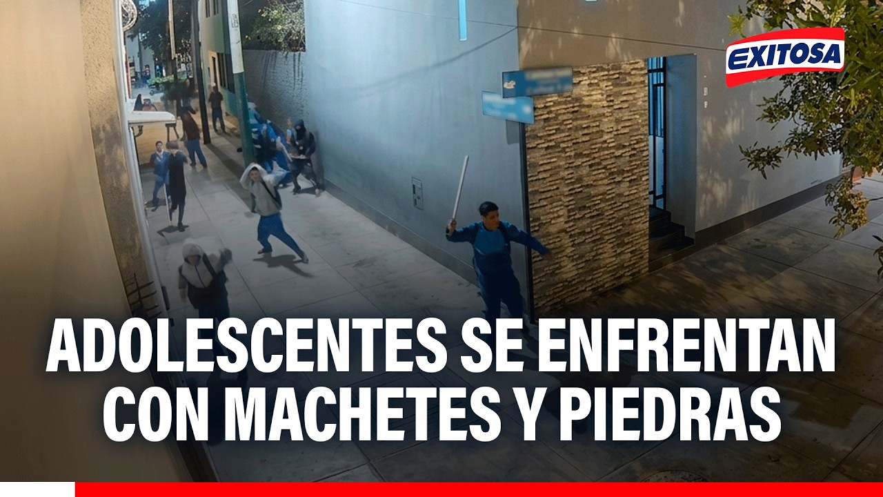 🔴🔵 Surco: Adolescentes se enfrentan con machetes y piedras