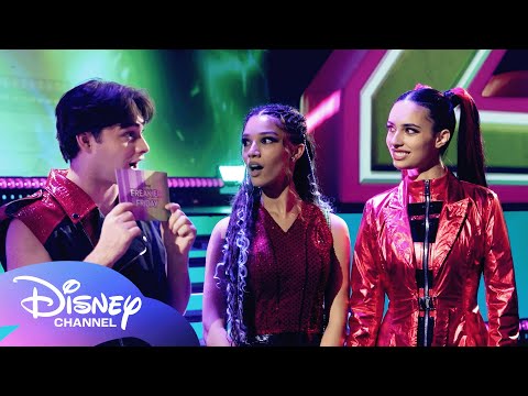Freakier Friday Worlds Collide Challenge | Descendants & ZOMBIES Quiz Each Other |@disneychannel​