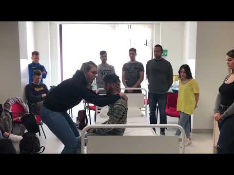 Corso OSS scuola Terminus : simulazione messa in seduta del paziente