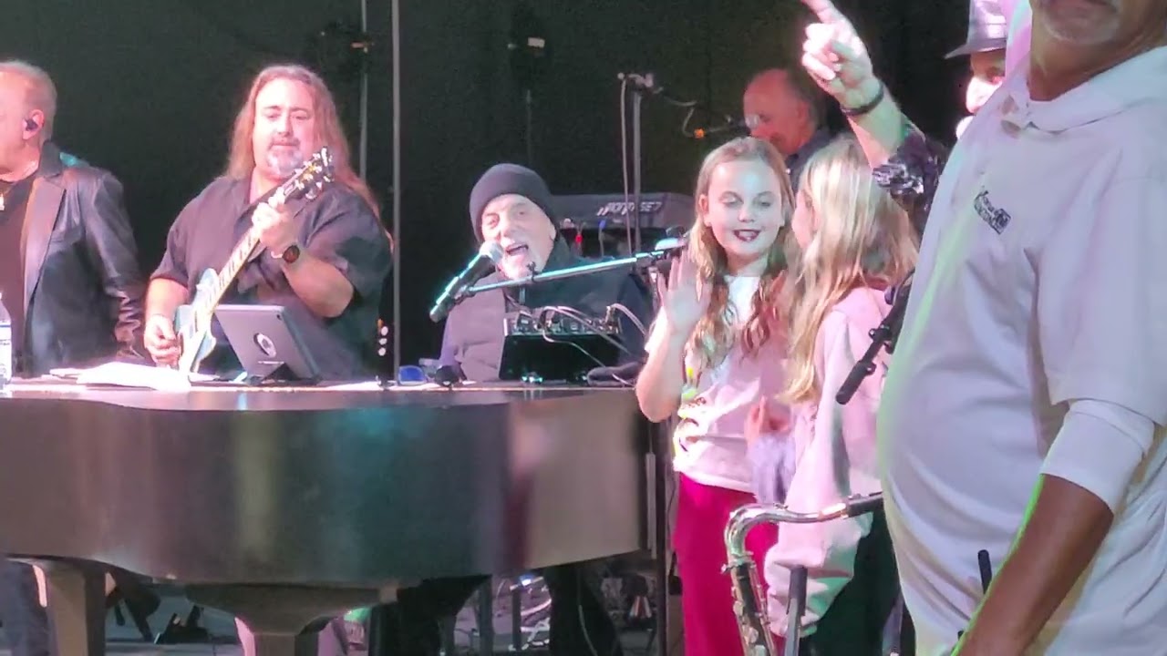 Billy Joel Surprises Tribute Band at Wellington 30th Anniversary Celebration with Surprise Concert - YouTube