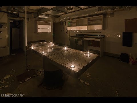 (Scared for my life) Exploring the Abandoned Hospital Decaying & Rotting away Video