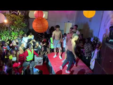 O Team (Nerú Americano 🇺🇸 e os Santiegos) atuando  em SAURIMO relembrando o tempo de kuduro 🔙🔙