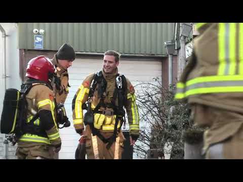 Woningbrand tijdens eerste Kerstdag in Assendelft! Brandweer Zaandam met spoed onderweg + Beelden TP