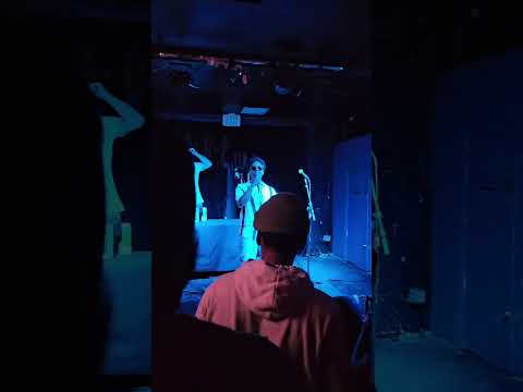 Til-two Bar Naico performance