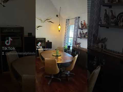 The 70s dining room is complete with the addition of the green swag lamp! #vintage #70s