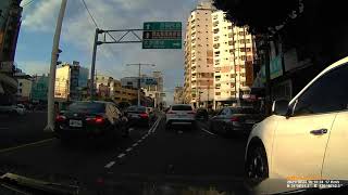 [問題] 簡單問。縮減車道匯入需等待直行車？