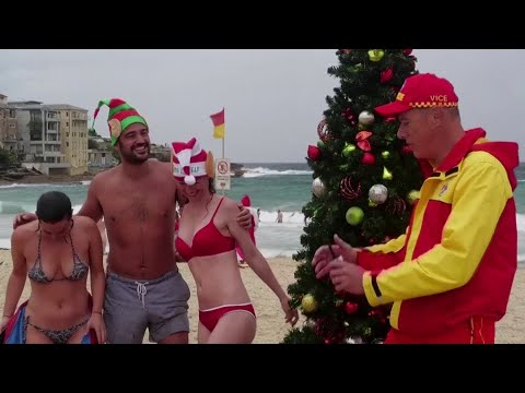 雨、COVID-19はシドニーのボンダイビーチから海水浴客を遠ざける (Rain, COVID-19 keep beachgoers away from Sydney's Bondi Beach)