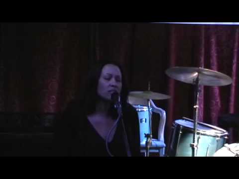 Melissa Trinchere - 'Bizarre Love Triangle' cover (Live)