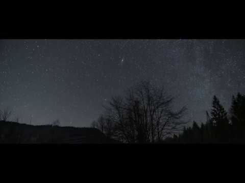 Sternenhimmel mit Milchstrasse in Einsiedl / Walchensee | Zeitraffer / Timelapse (4k)