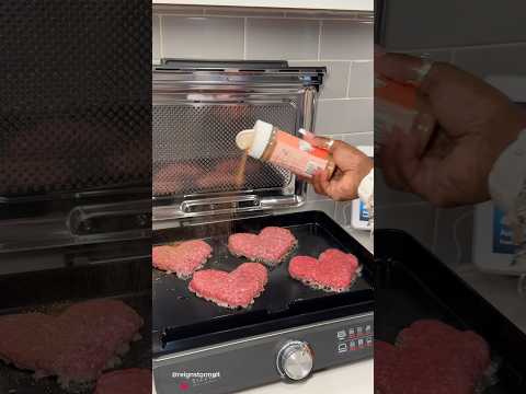 I made my dogs a heart-shaped breakfast 🍳🐾❤️ #asmr #cooking #pitbull #doglife #cutedogs #viral