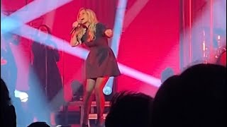 Lara Fabian MURDERS performance of “si tu m’aimes/To love again” in 2022 (Montreal)