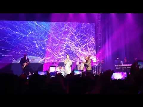 SWEET!! PEABO BYSON FT RAISA - BEAUTY & TH BEAST ( LIVE AT JAKARTA )